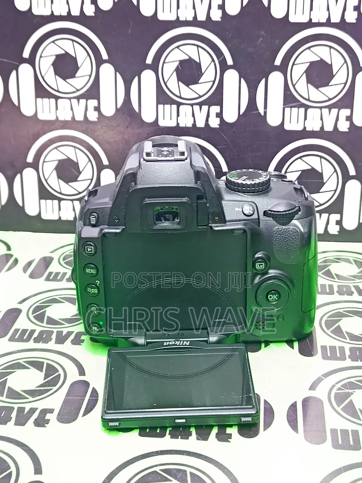 Nikon D5000 With Flip Movie Mode