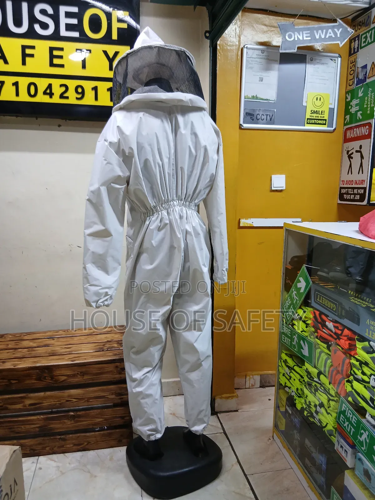 Elastic Back Suits for Harvesting Honey