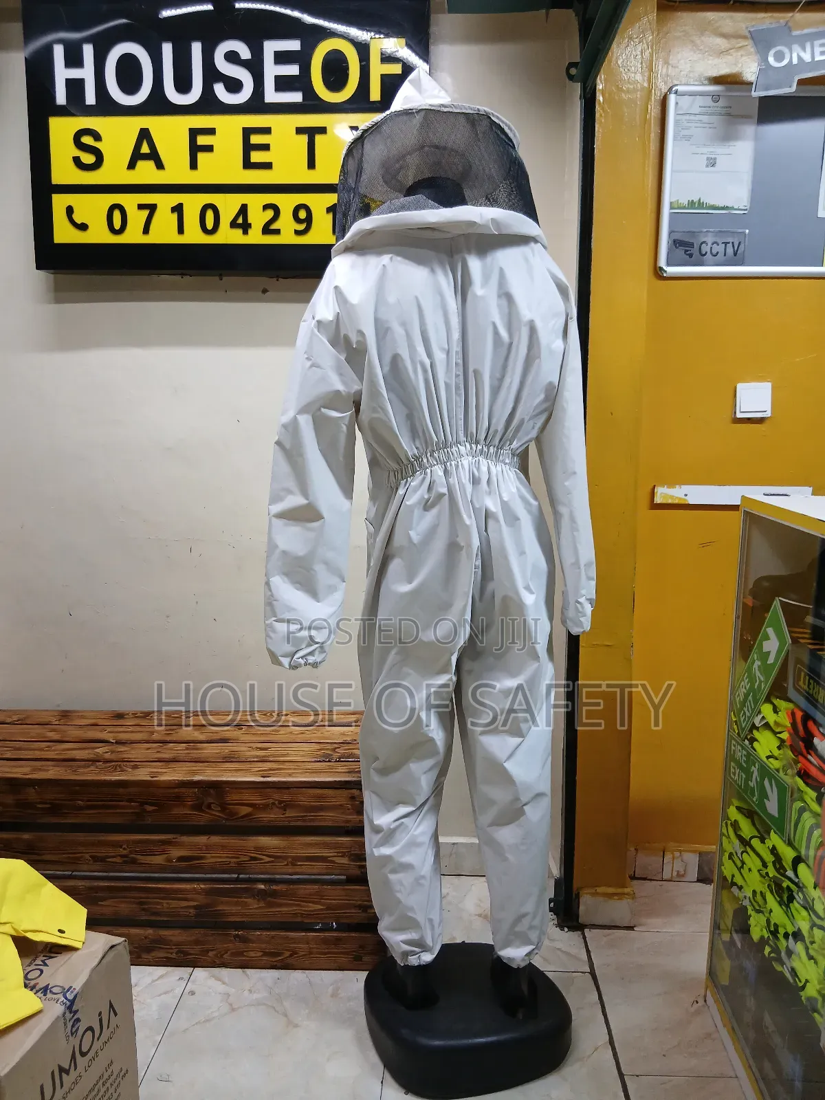Elastic Back Suits for Harvesting Honey