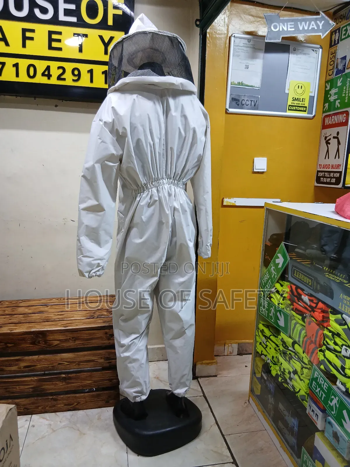Elastic Back Suits for Harvesting Honey