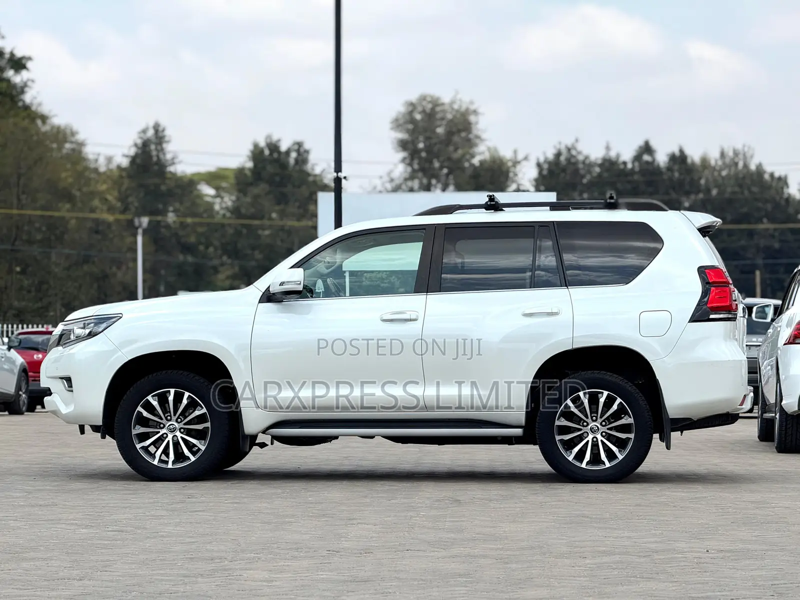 Toyota Land Cruiser Prado 2018 White