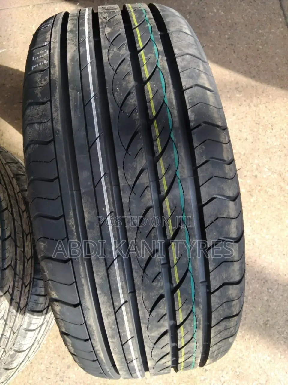 235/45r17 Centara