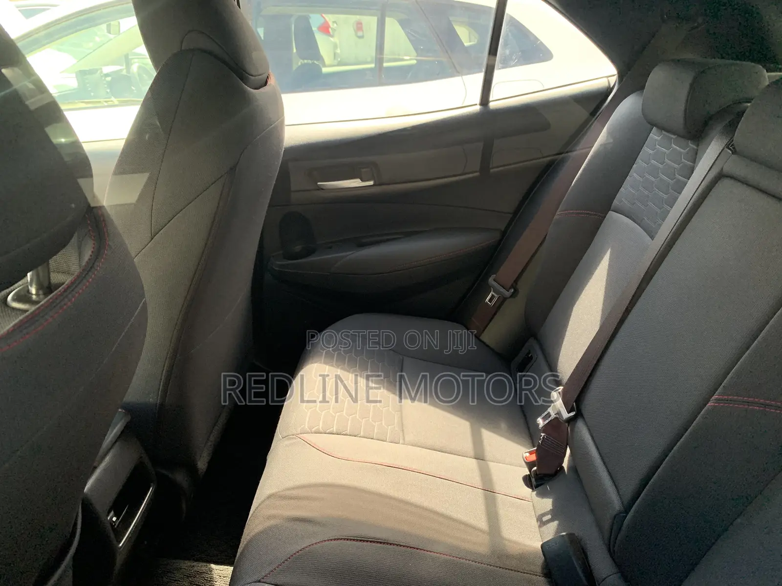 Toyota Corolla LE Eco (1.8L 4cyl 2A) 2018 White