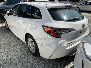 Toyota Corolla L (1.8L 4cyl 2A) 2018 Off white