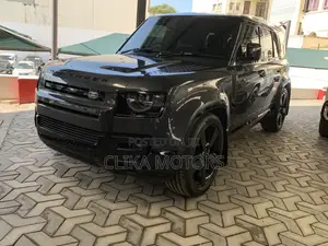 Land Rover Defender SE 2024 Black