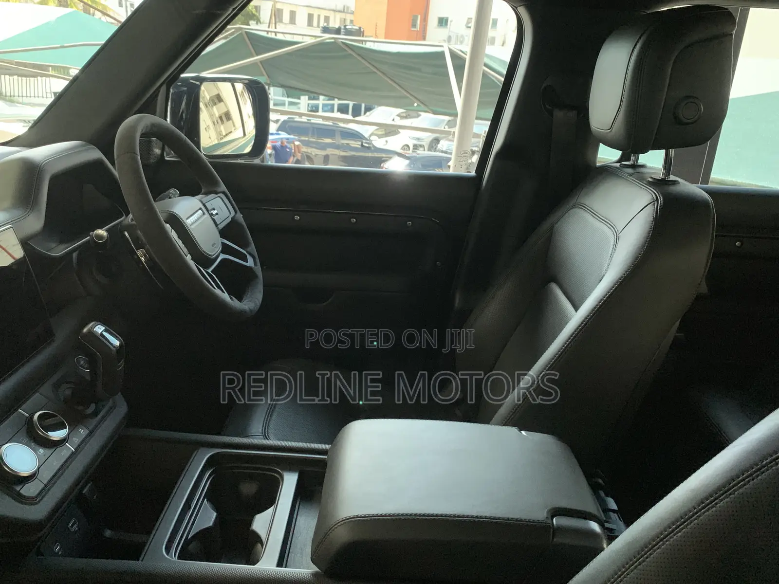 Land Rover Defender SE 2024 Black