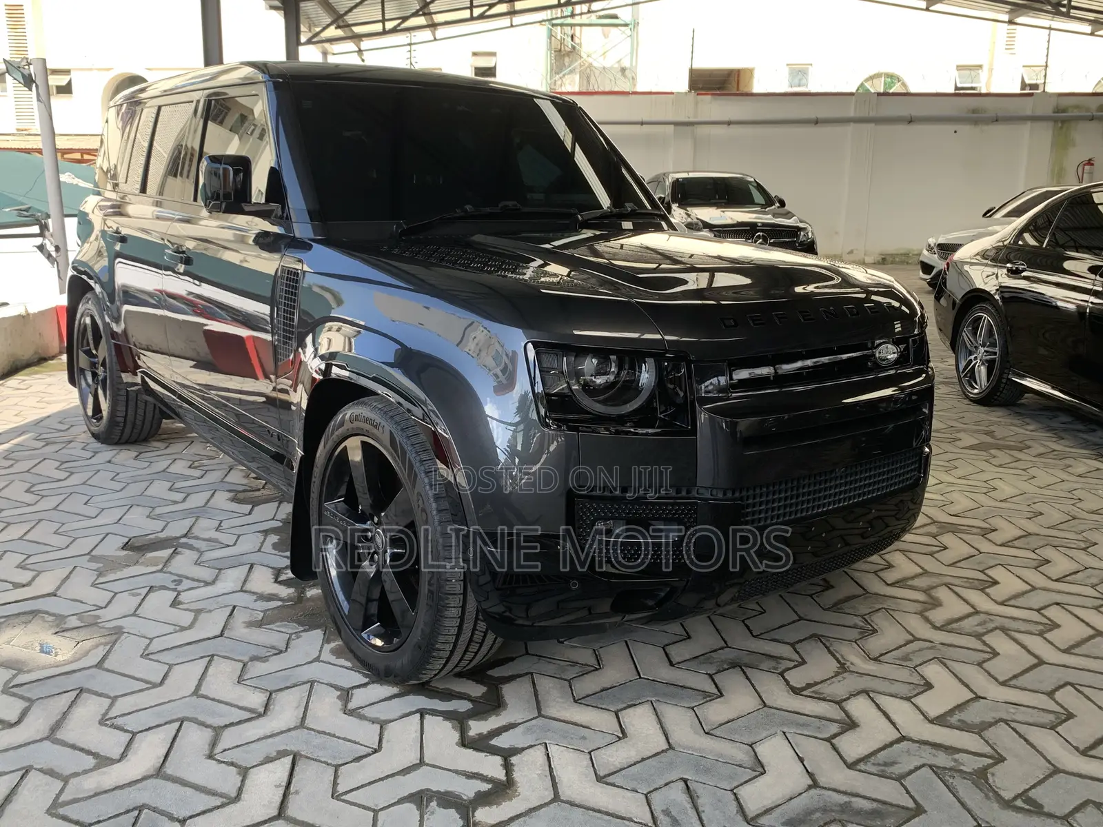 Land Rover Defender SE 2024 Black