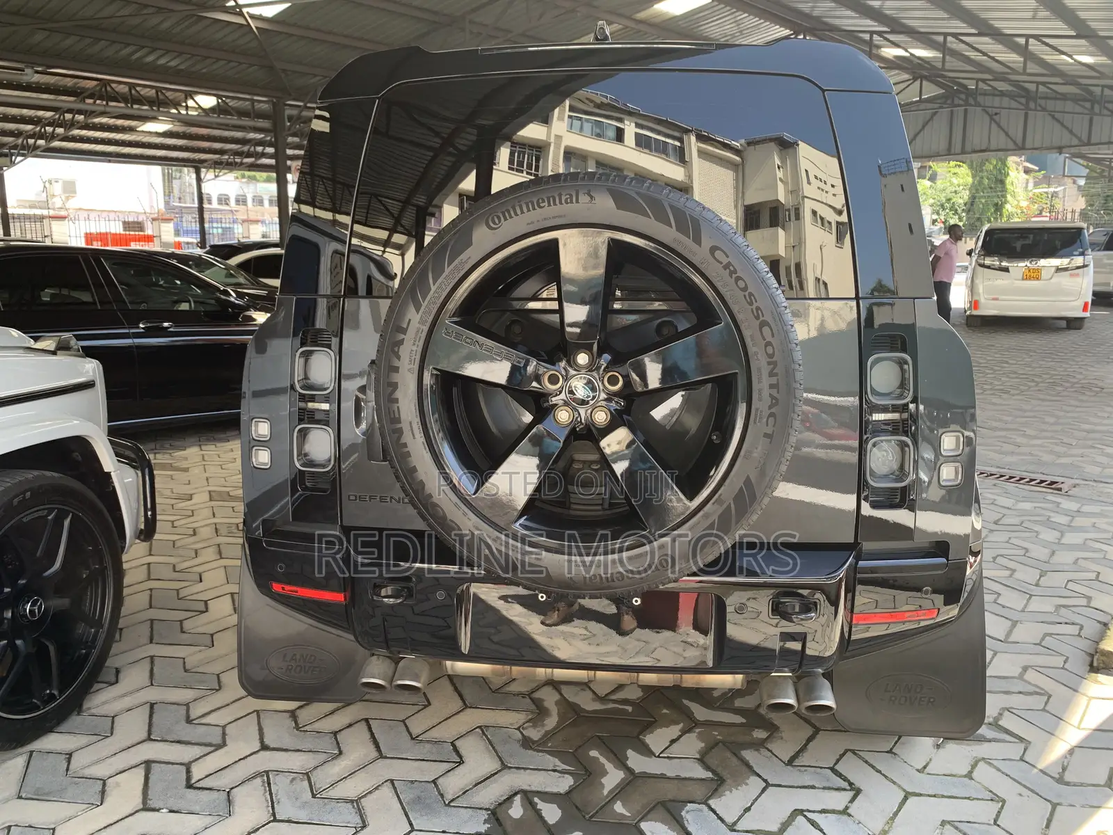Land Rover Defender SE 2024 Black