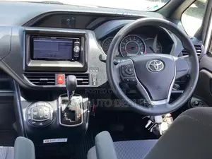 Toyota Voxy 2018 White