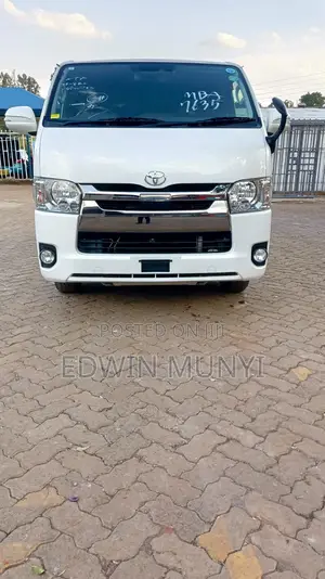 Toyota HiAce 2019 White
