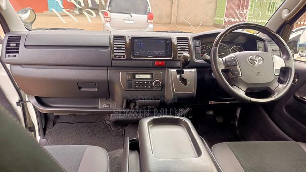 Toyota Grand HiAce 2019 White - thumbnail 17