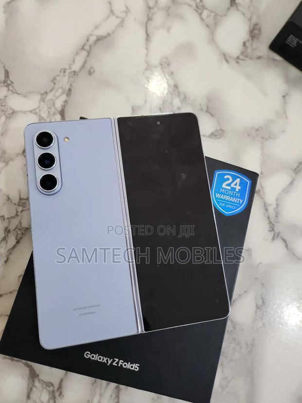 Samsung Galaxy Z Fold 5 512 GB Silver - main view