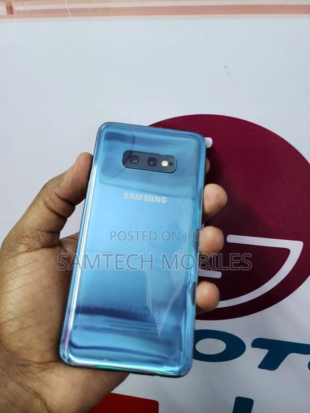 Samsung Galaxy S10e 128 GB Gray - main view