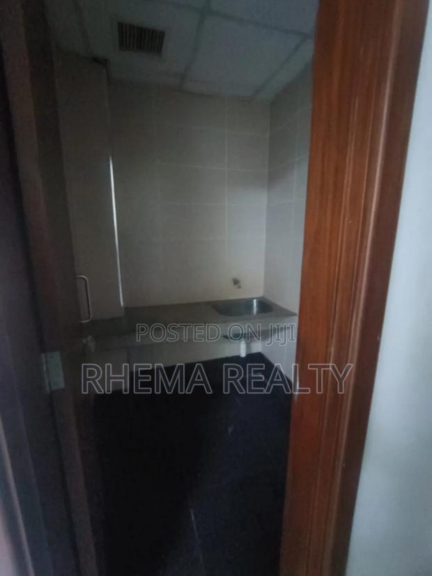 Huge Spacious Office Available - thumbnail 3