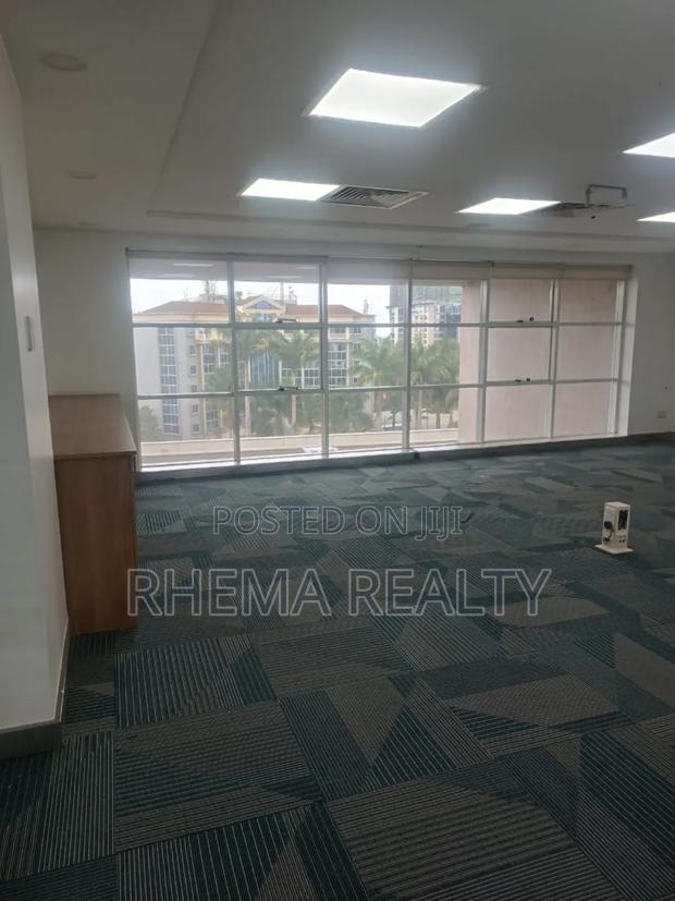 Huge Spacious Office Available - thumbnail 4