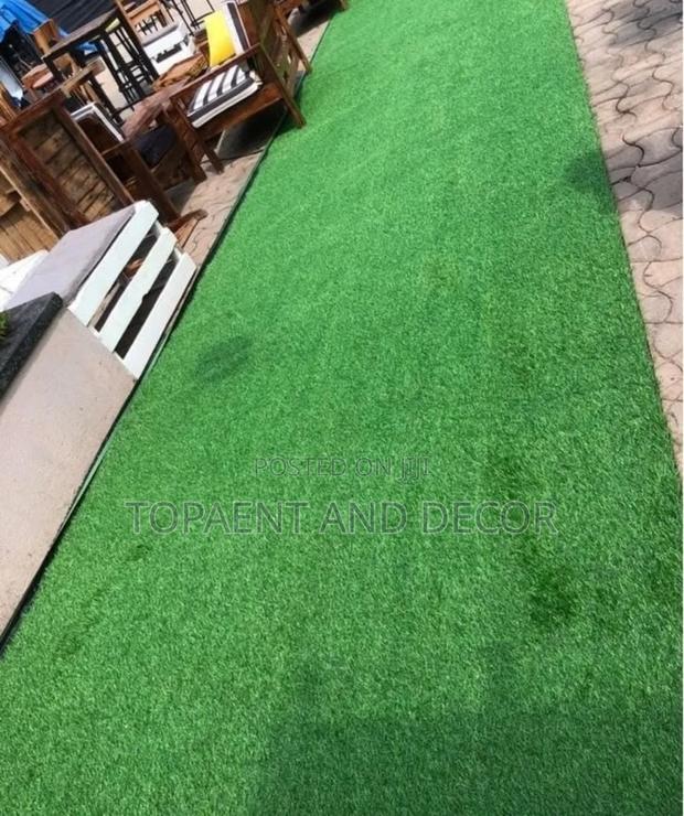 Premium Quality Artificial Grass Carpet That Upgrade Your Restaurant - main view