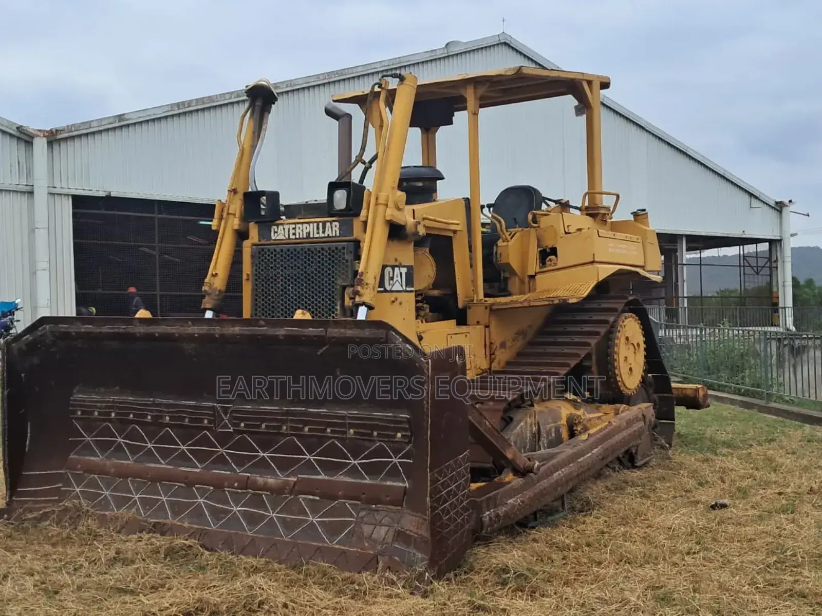 Bulldozer (Dozer D6 to 8) Services