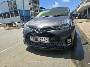 Toyota Vitz 2015 Gray