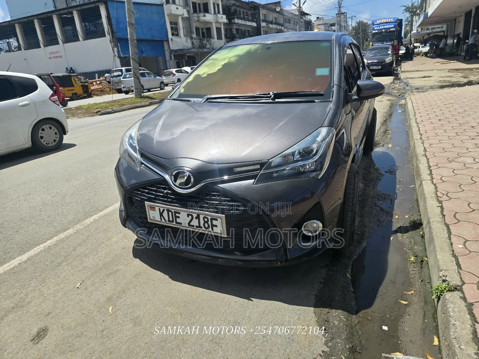 Toyota Vitz 2015 Gray