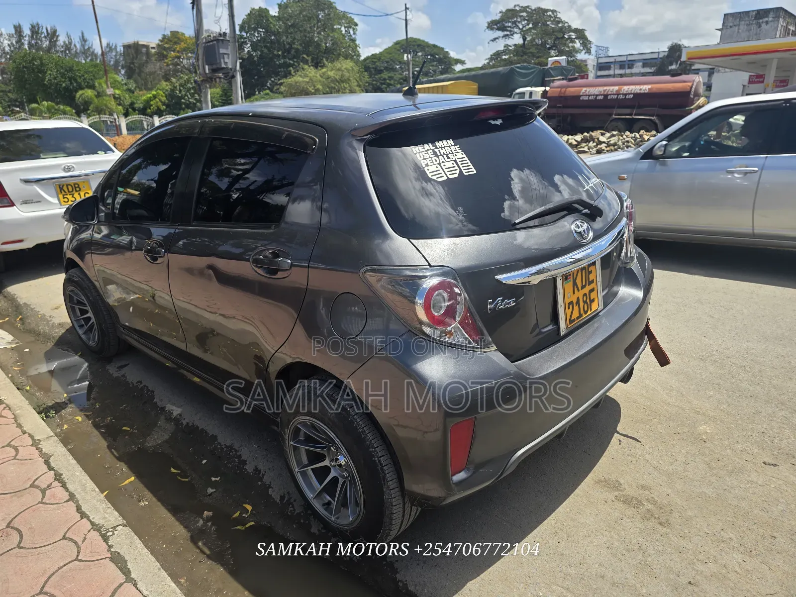 Toyota Vitz 2015 Gray