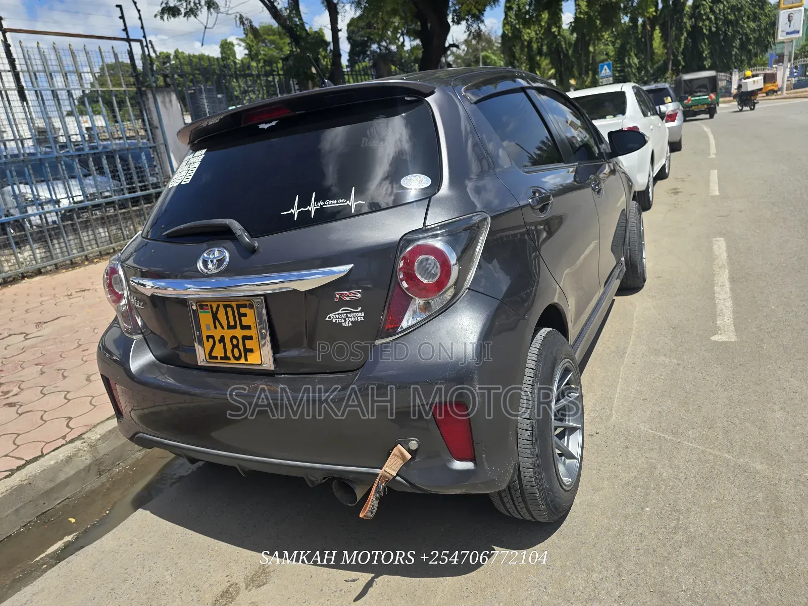 Toyota Vitz 2015 Gray