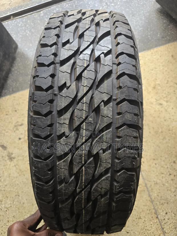 225/60r17 Bredgstone a/T - thumbnail 2