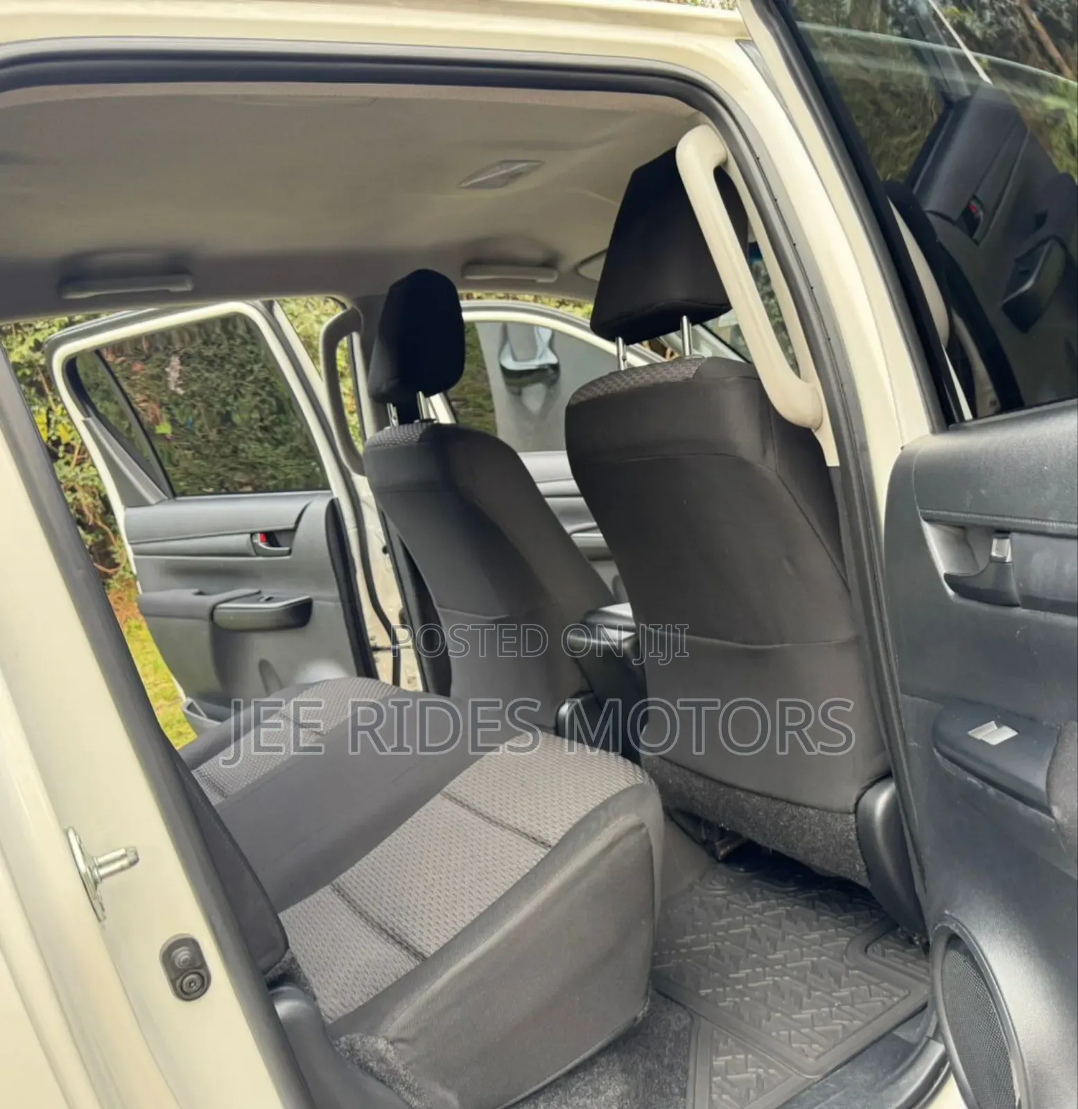Toyota Hilux Revo Double Cab Deisel 2.4 AWD 2022 White