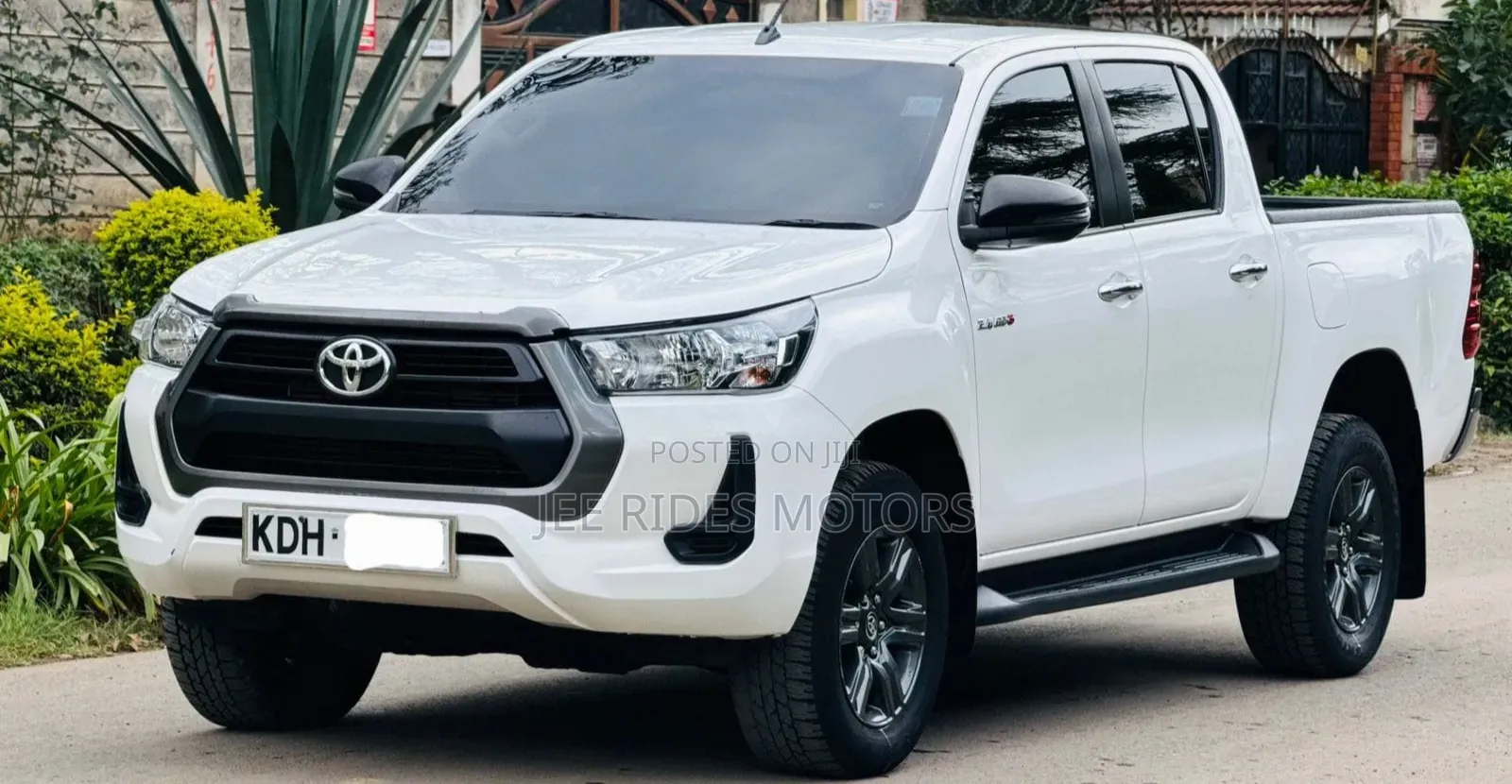 Toyota Hilux Revo Double Cab Deisel 2.4 AWD 2022 White