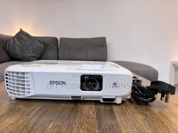 Epson Eb-992f Wireless Collaboration Display Projector 4000lumens - main view
