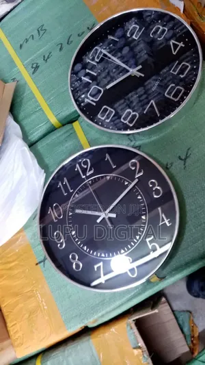 Clock With Hidden Camera