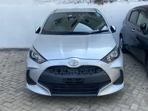 Toyota Yaris 2019 Silver