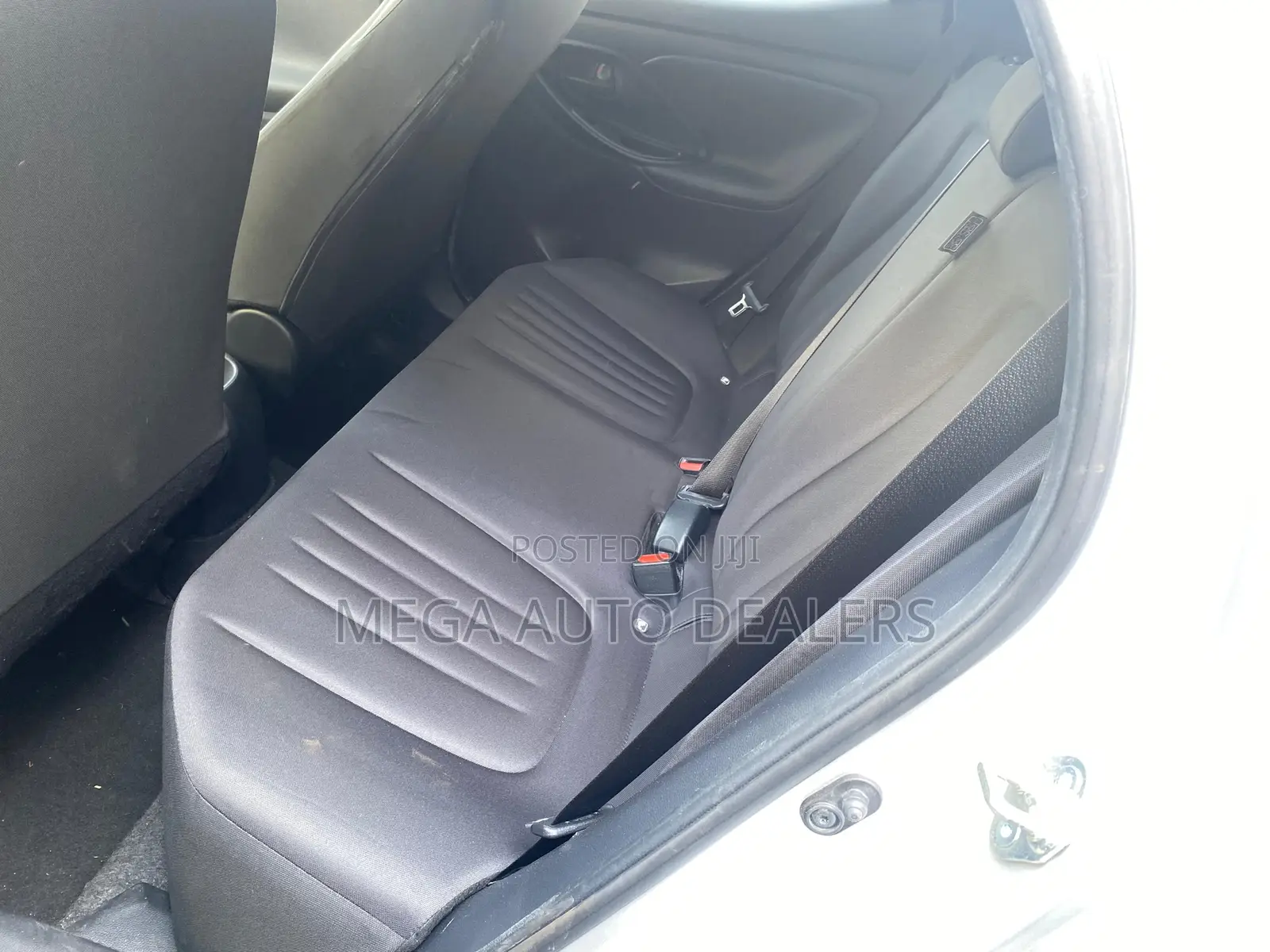 Toyota Yaris 2019 Silver
