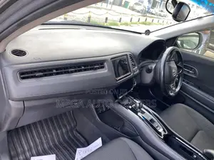 Honda Vezel 2018 Silver
