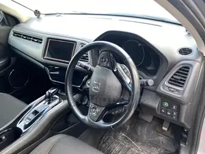 Honda Vezel 2018 Silver