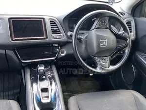 Honda Vezel 2018 Silver