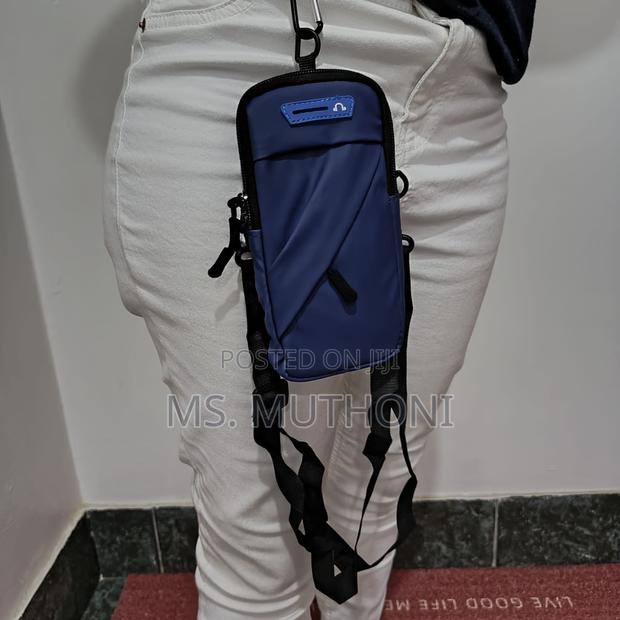 Universal Outdoors Waterproof Arm Sleeve Phone Holder - thumbnail 4