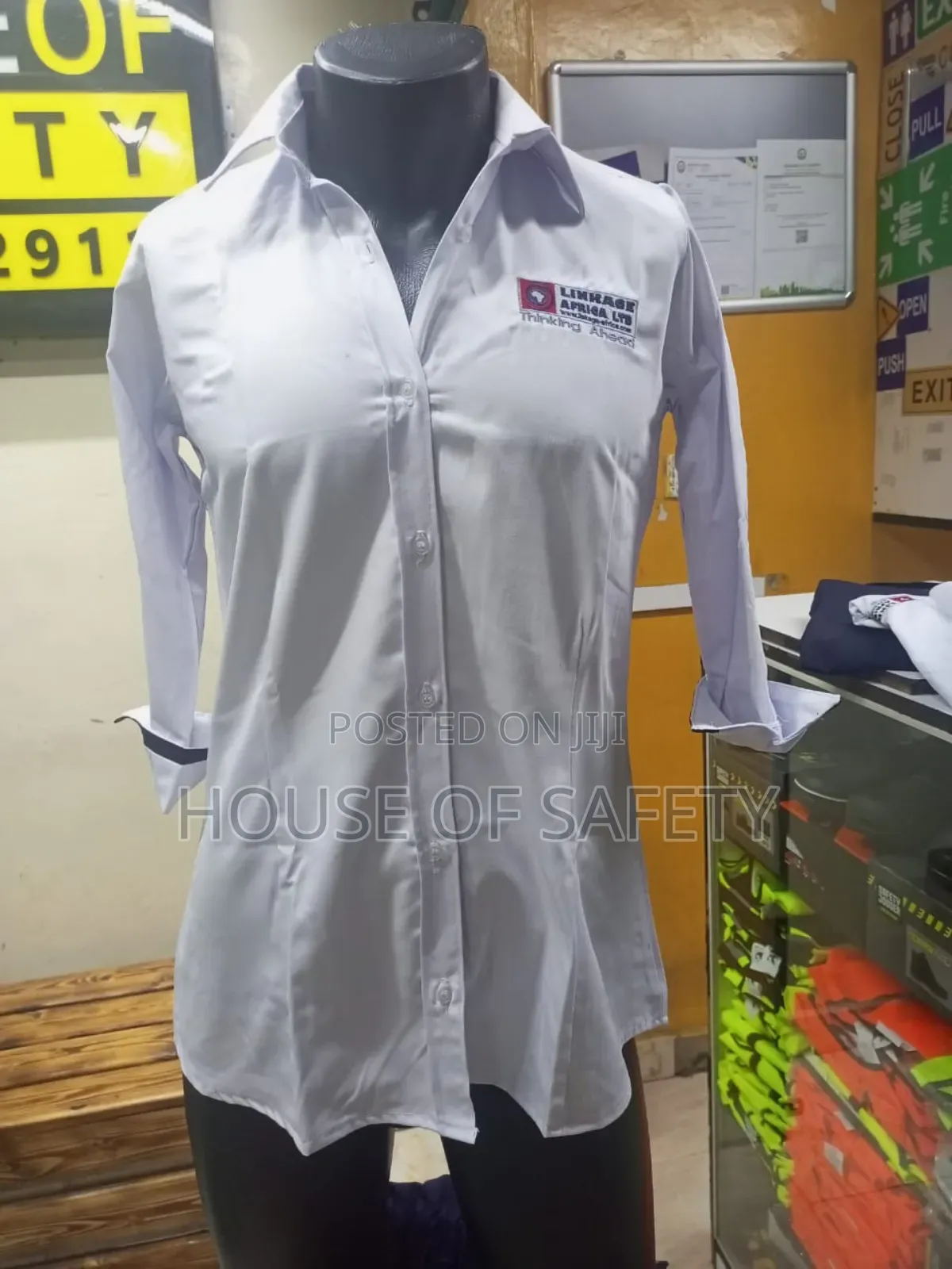 White Plain Collarblouse