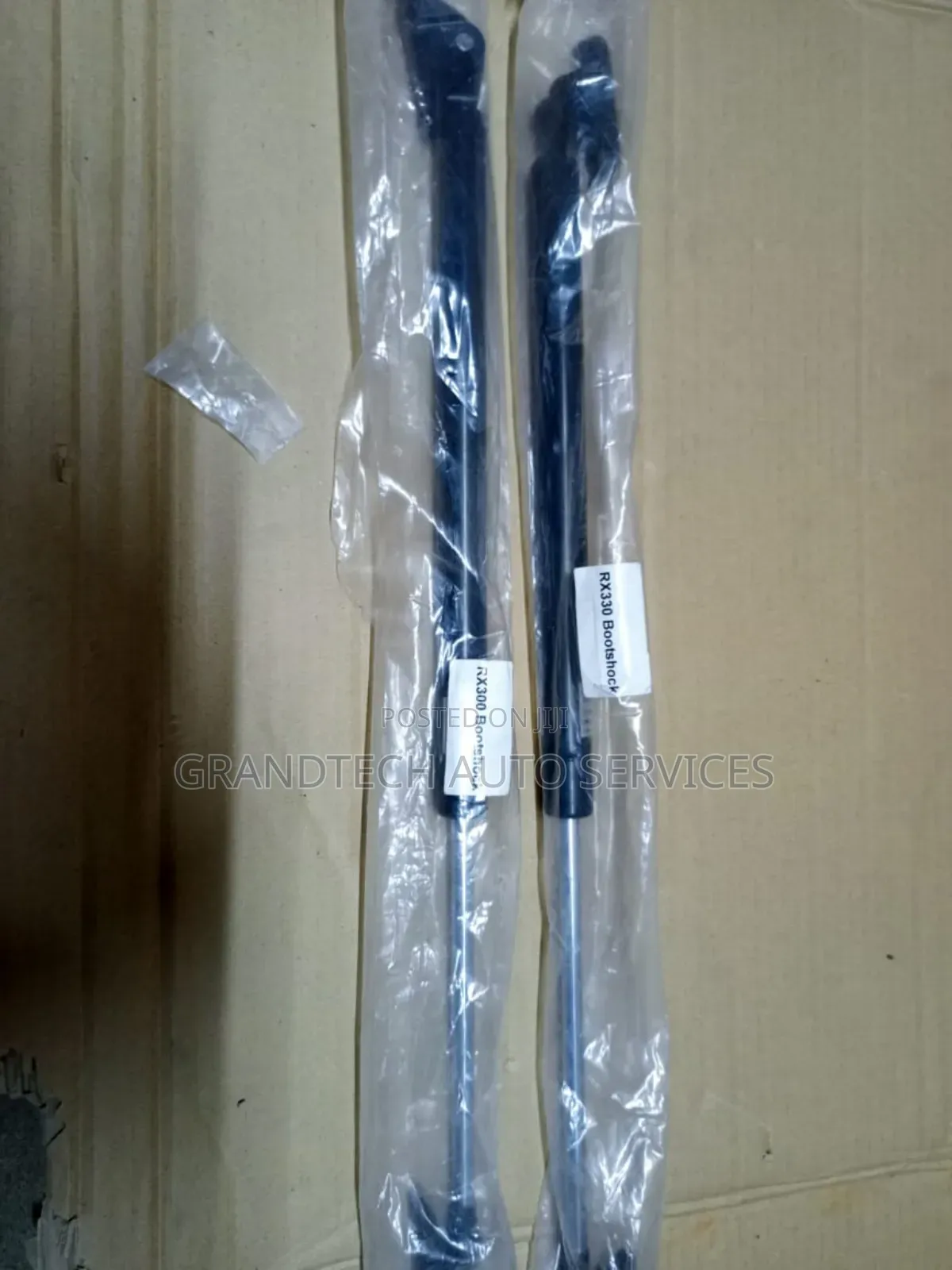 Lexus Rx 200/Rx300 Boot Shocks.
