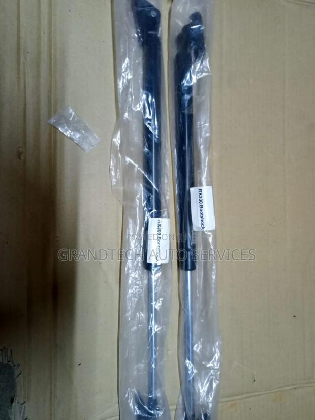 Lexus Rx 200/Rx300 Boot Shocks.