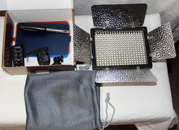 Yongnuo Yn300ii Led Camera Adjustable Color Video Light - thumbnail 2