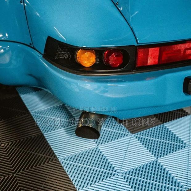 Heavy-Duty Garage Parking Mat 40x40cm – Waterproof, Tough Stylish