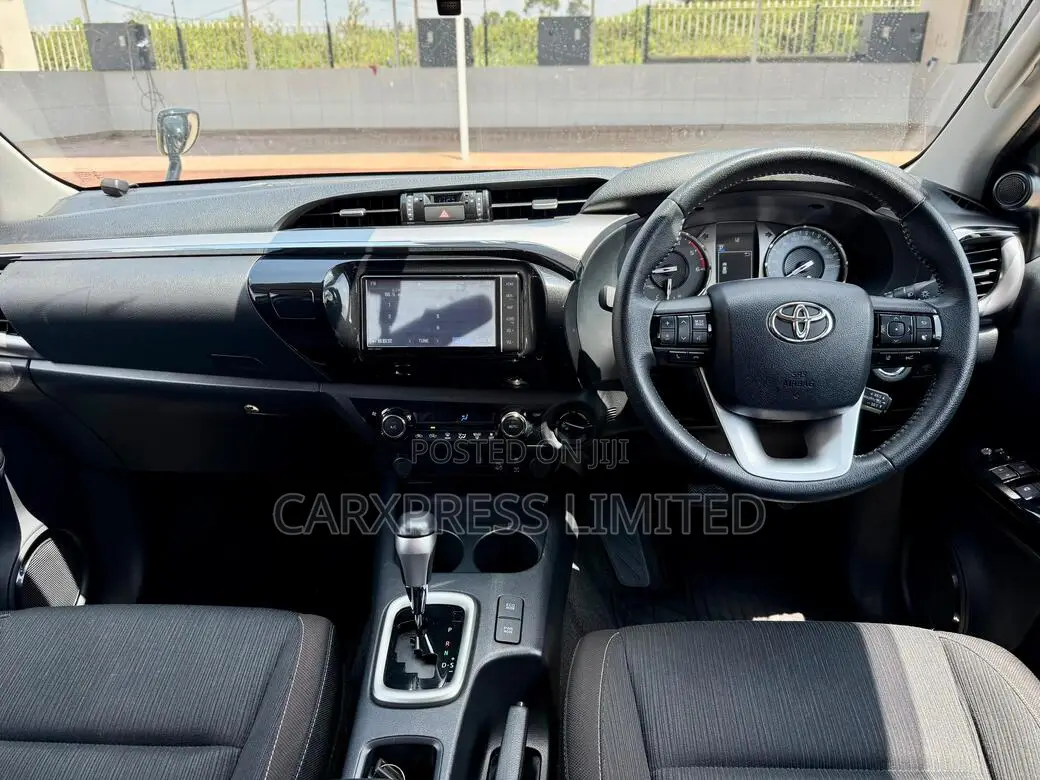 Toyota Hilux 2020 Black
