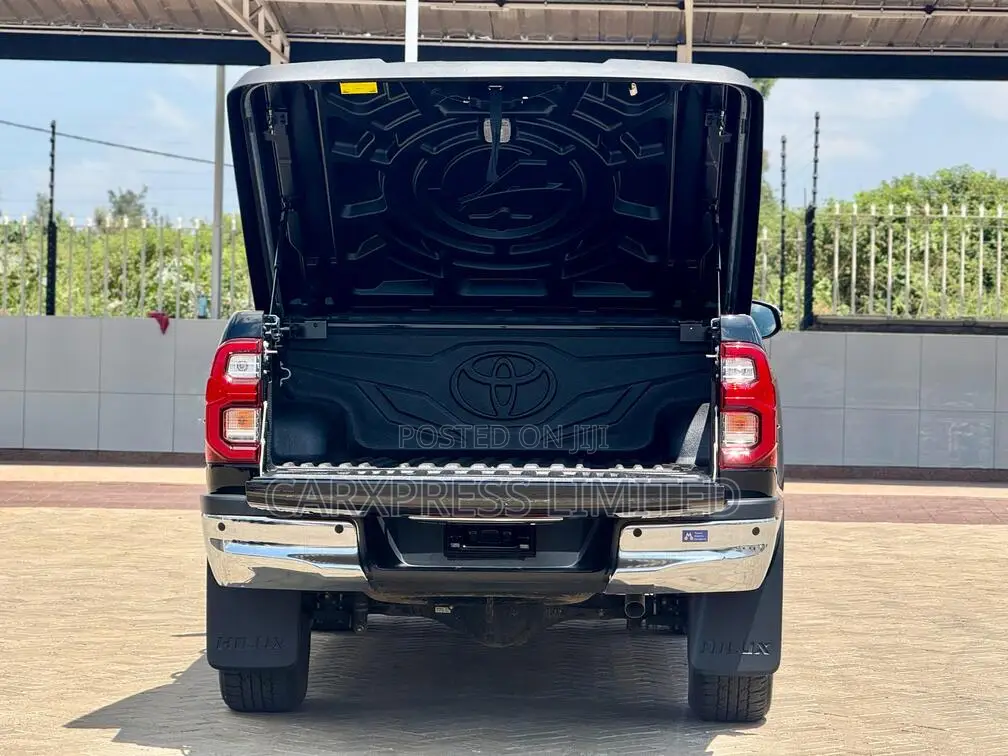 Toyota Hilux 2020 Black