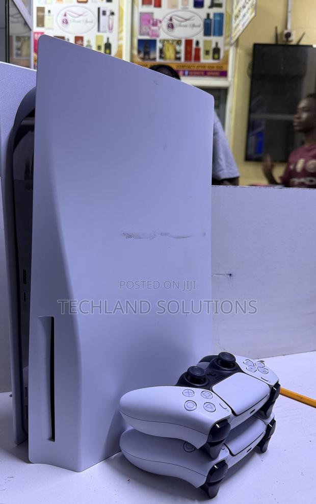 Well Kept Sony Playstation 5 Standard - thumbnail 4