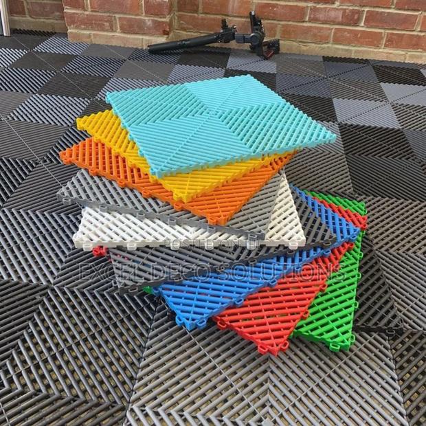 Strong Garage Mat 40x40cm – Durable, Waterproof Oil Proof 