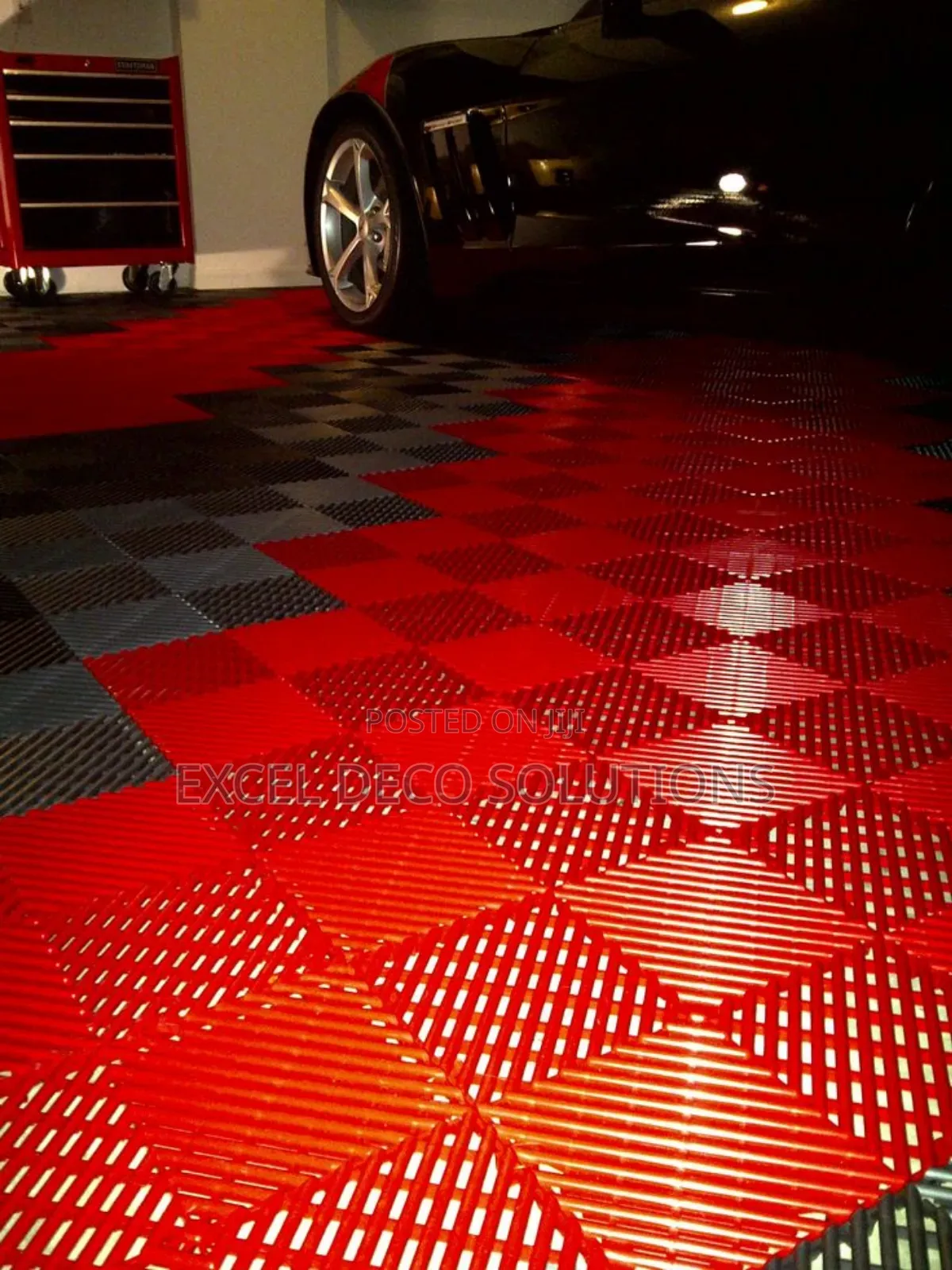 Professional Garage Mat 40x40cm – Interlocking, Non-Slip Strong