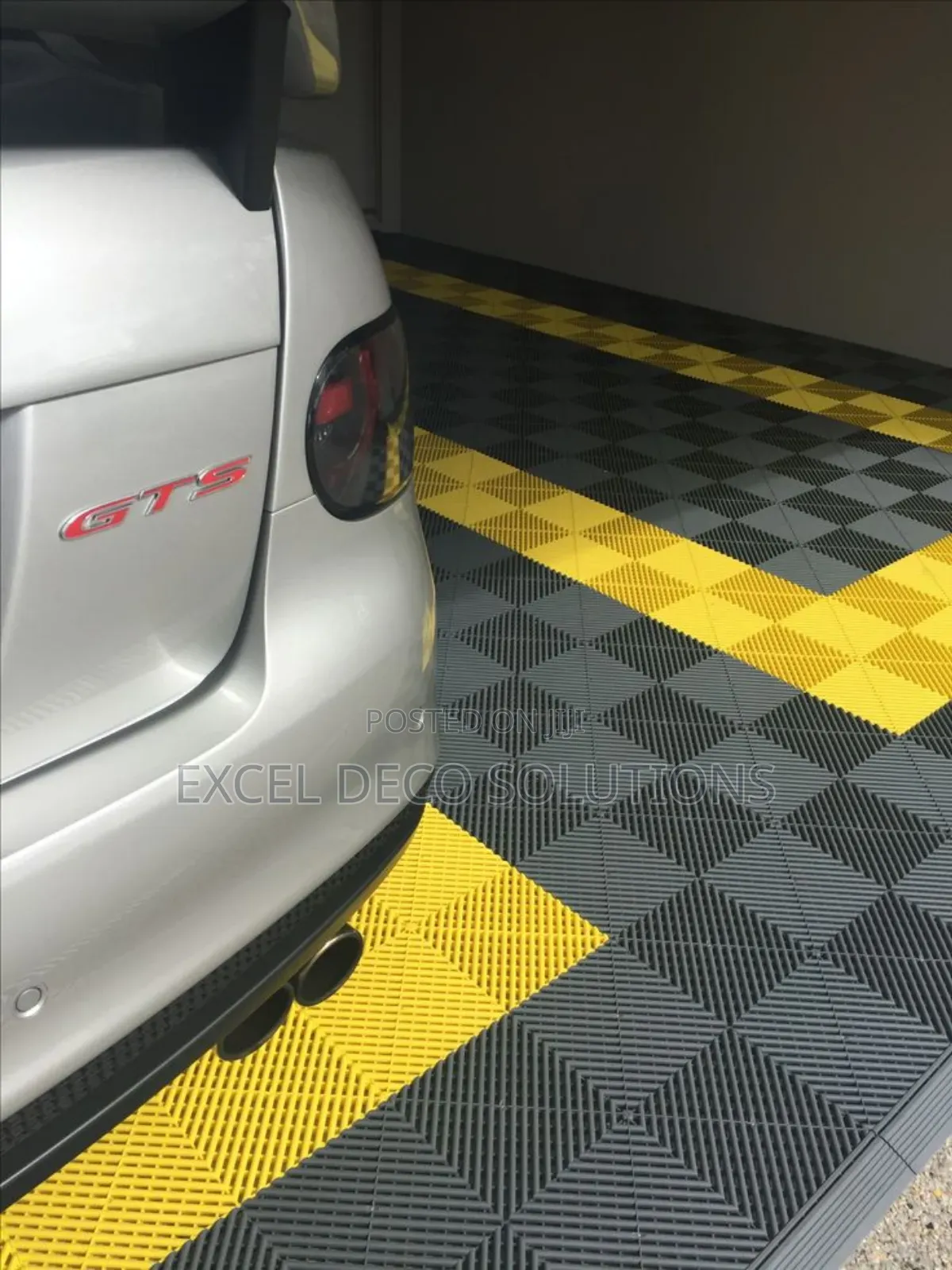 Premium Garage Mat 40x40cm – Waterproof, Washable Non-Slip 
