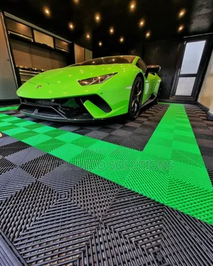 Strong Garage Floor Mat 40x40cm – Waterproof Long-Lasting