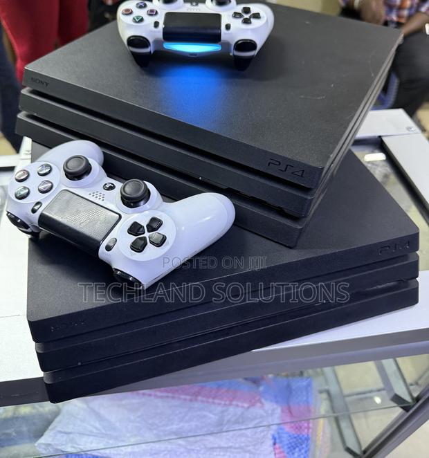 Lightly Used Ps4 Pro Machine - thumbnail 2