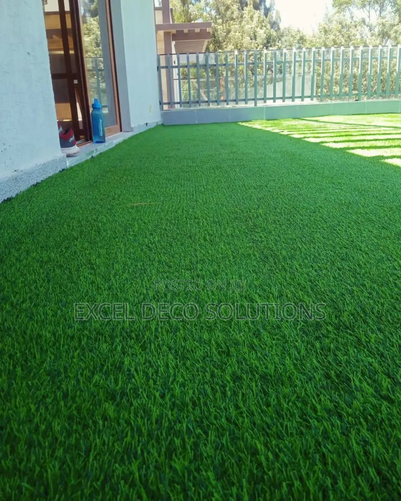 Soft Green Grass Carpet – Elegant Synthetic Lawn for Modern Spaces